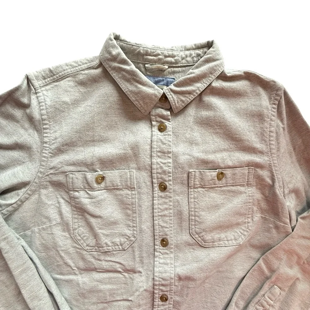 L.L. Bean Women’s Light Gray 100% Cotton Button Down Shirt Size Medium Casual - Picture 3 of 9